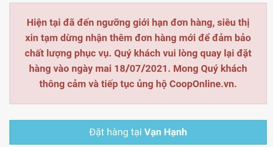 Người nước ngoài chỉ còn biết chờ đợi và chờ đợi