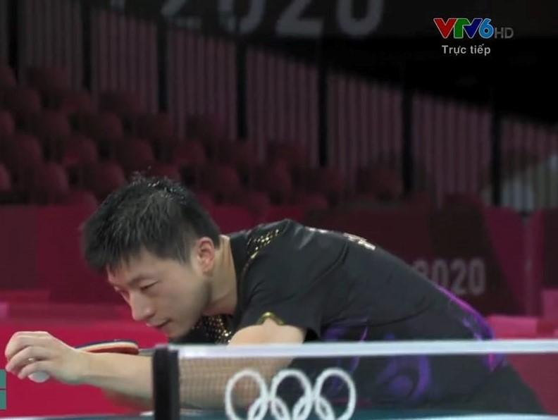 Đầy quyết tâm và kinh nghiệm, Ma Long đã liên tục dồn ép cả điểm số lẫn tâm lý lên đối thủ. Đầy quyết tâm và kinh nghiệm, Ma Long đã liên tục dồn ép cả điểm số lẫn tâm lý lên đối thủ.