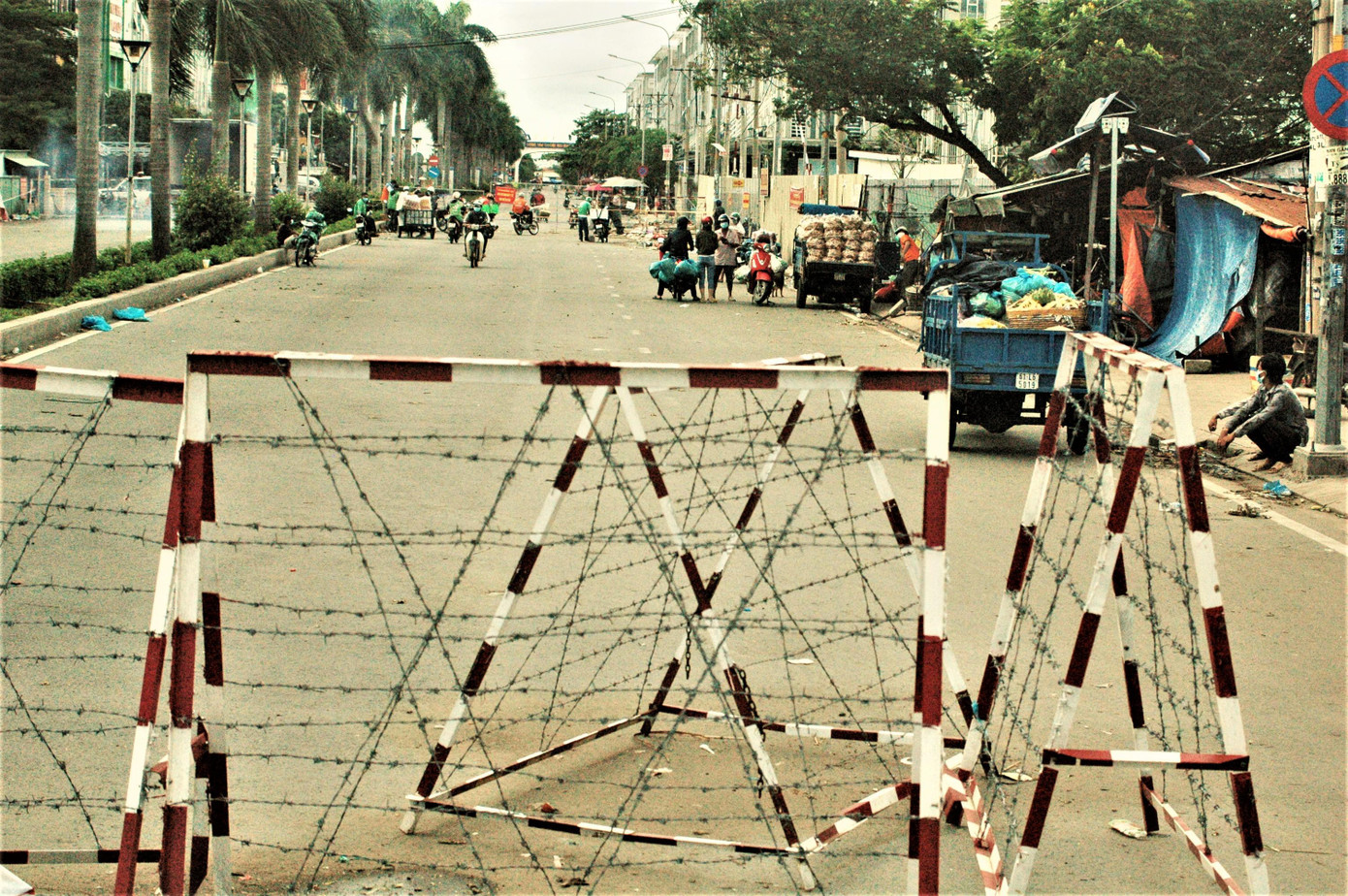 Chợ Bình Điền cũng được xem là đã tạo ra một chuỗi lây nhiễm COVID-19 không chỉ tại TPHCM mà còn lan ra một số tỉnh thành khác. Vì vậy UBND phường 7, quận 8 đã phong tỏa chặt chẽ khu vực chợ và các khu dân cư xung quanh chợ, như khu dân cư Bến Lức và khu dân cư Bình Điền.