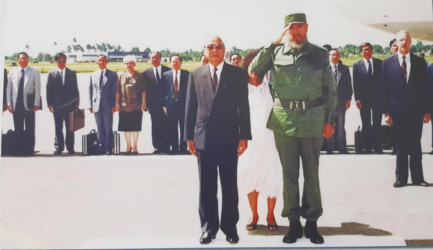 Lễ đón Thủ tướng Võ Văn Kiệt thăm Cu Ba, tháng 7/1993 Thủ tưóng Võ Văn Kiệt kiểm tra công trình đường dây 500 KV, năm 1993