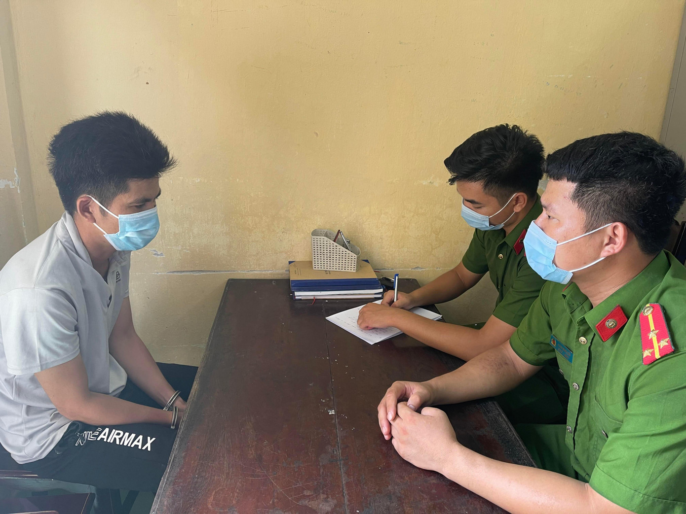 Phạm Văn Việt tại cơ quan công an. Ảnh: Công an Thanh Hóa