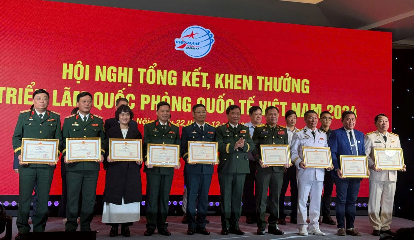 Trung Nguyên Legend vinh dự nhận bằng khen của Bộ trưởng Bộ Quốc phòng cho việc tham gia, đóng góp quảng bá hình ảnh, văn hóa Việt Nam tại Triển lãm Quốc phòng Quốc tế Việt Nam 2024. Trung Nguyên Legend vinh dự nhận bằng khen của Bộ trưởng Bộ Quốc phòng cho việc tham gia, đóng góp quảng bá hình ảnh, văn hóa Việt Nam tại Triển lãm Quốc phòng Quốc tế Việt Nam 2024.