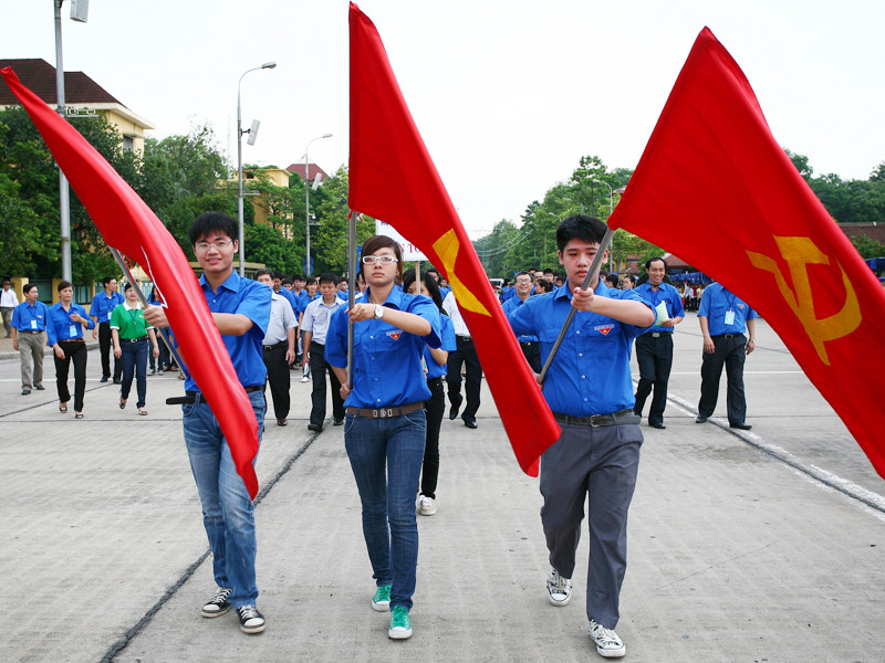 Lớp trẻ hôm nay nguyện tiến bước dưới cờ Đảng Ảnh: Xuân Phú. Lớp trẻ hôm nay nguyện tiến bước dưới cờ Đảng Ảnh: Xuân Phú