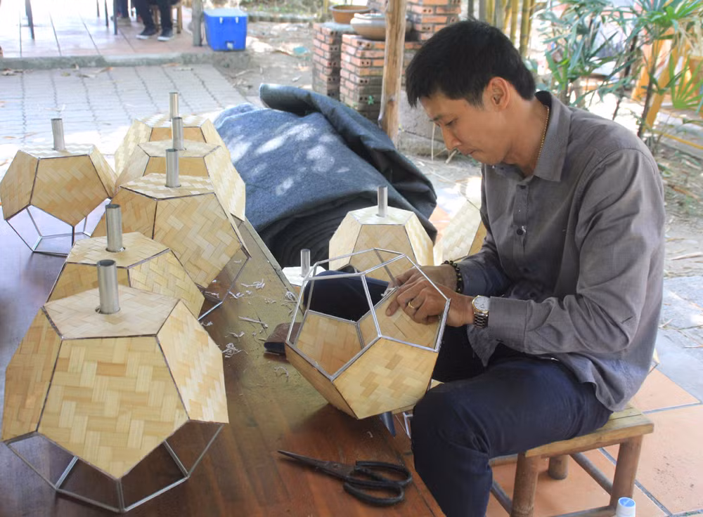 Nhìn gần các linh vật đường hoa Nguyễn Huệ trong giai đoạn tạo tác ảnh 5