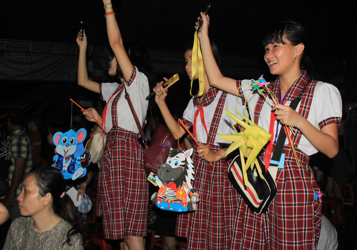 Mặc mưa lớn, 2.000 bạn nhỏ TPHCM đón trung thu trong tình thương ấm áp ảnh 5