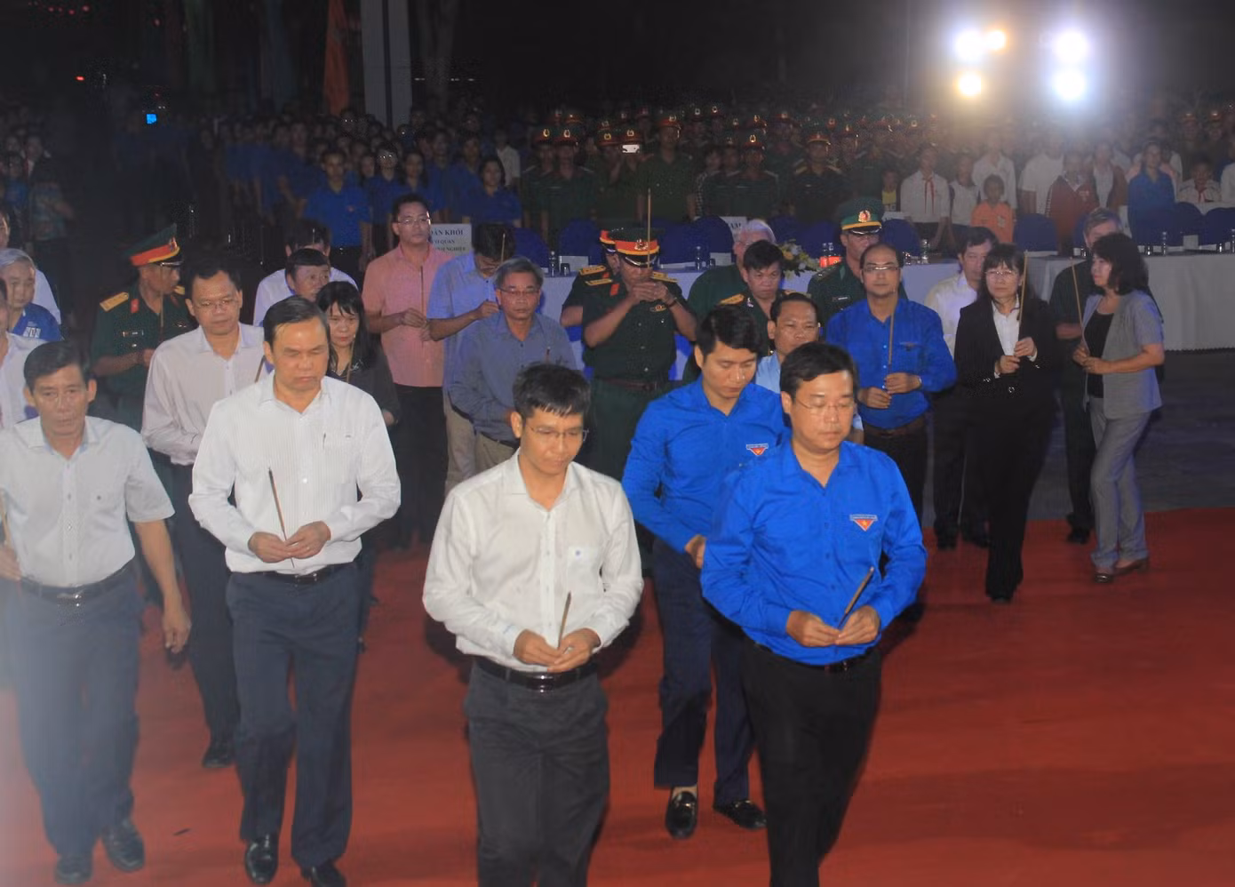Trung ương Đoàn thắp nến tri ân các Anh hùng liệt sỹ ảnh 4