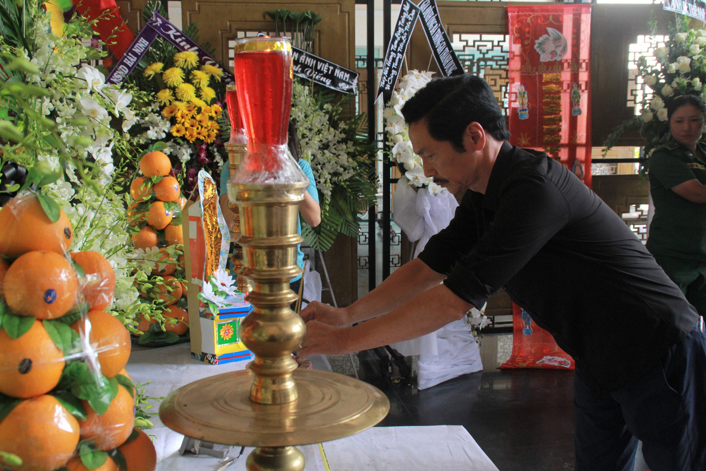 Nhiều nghệ sĩ gạo cội của sân khấu, điện ảnh đến viếng NSND Thế Anh ảnh 7