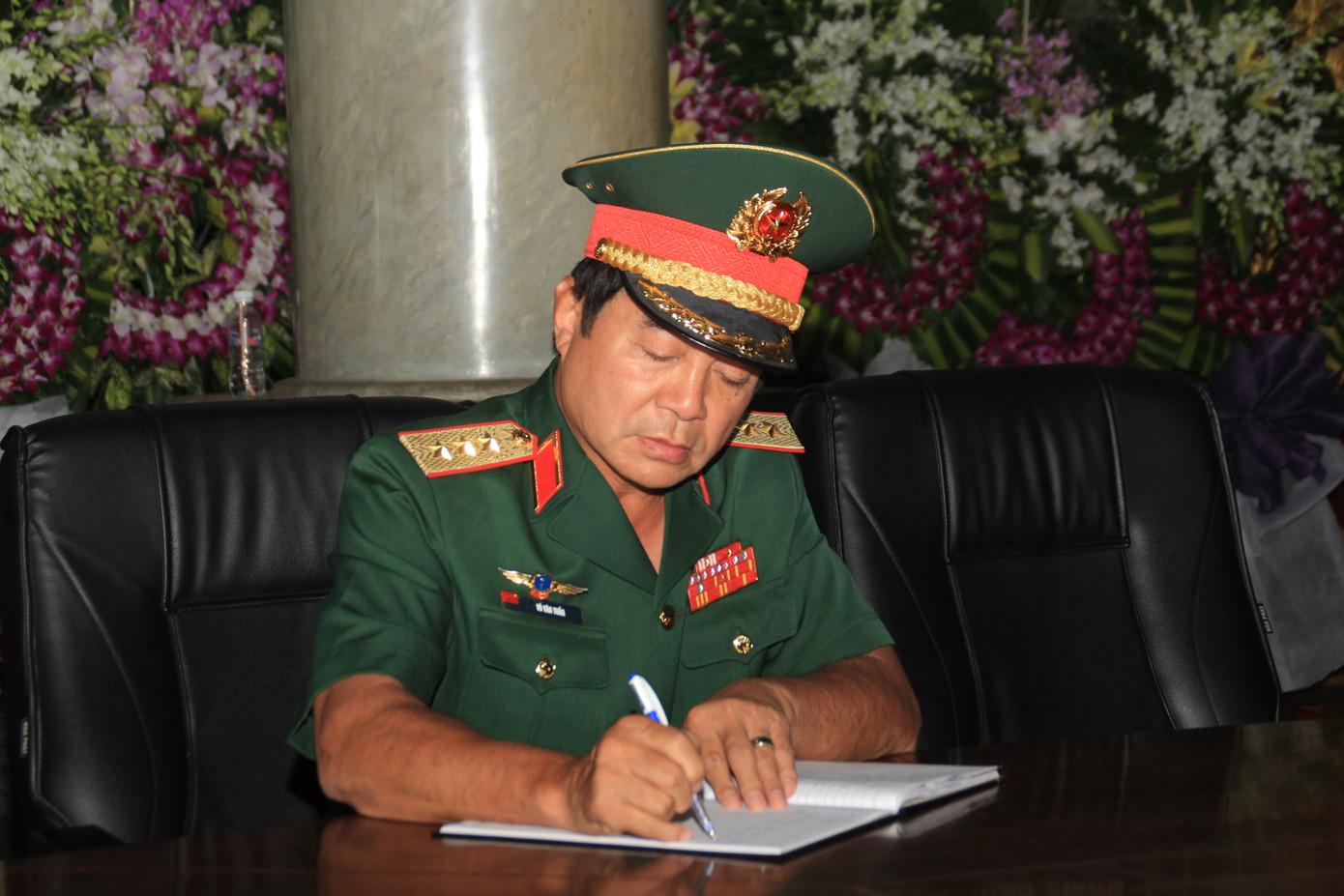 Lay động lời tưởng nhớ gửi Anh hùng phi công Nguyễn Văn Bảy ảnh 9