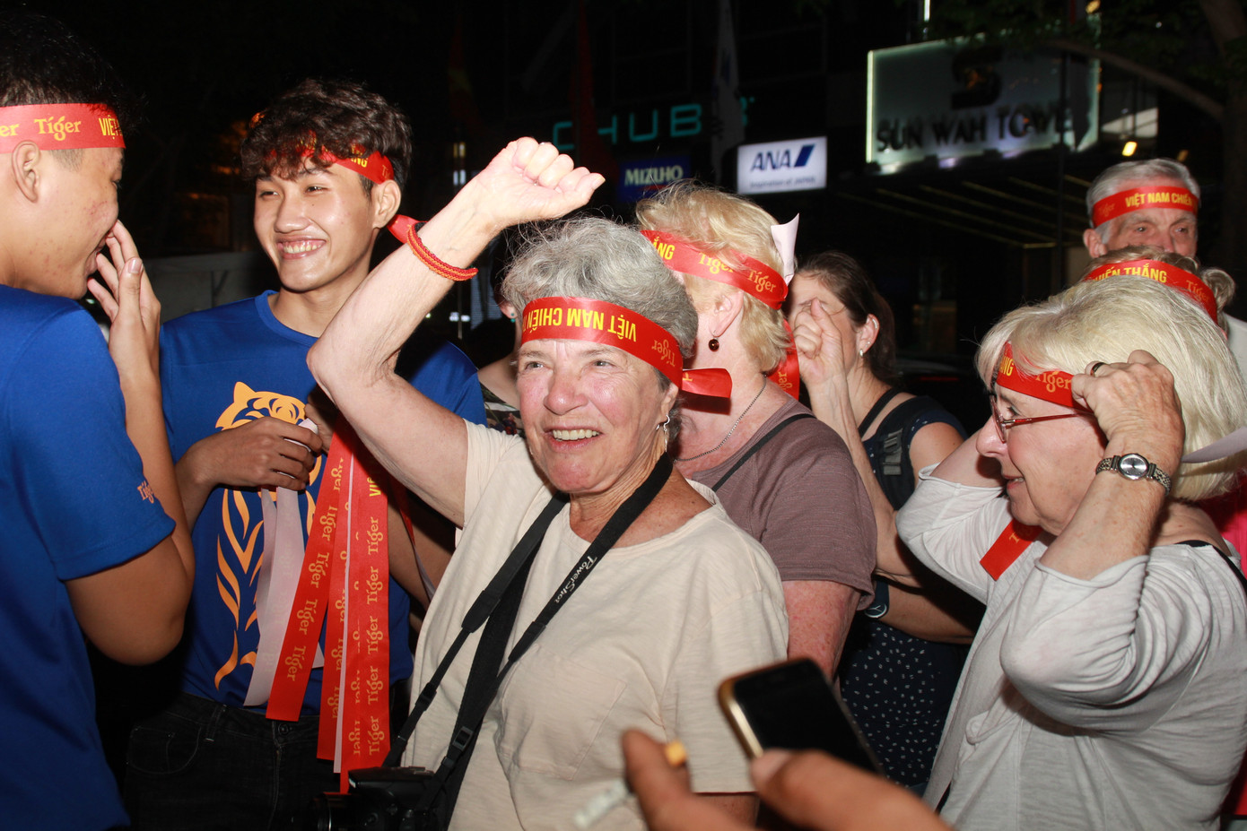 Đánh bại UAE, tuyển Việt Nam lên đầu bảng ảnh 29