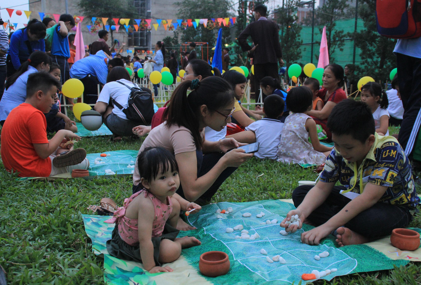 Mặc mưa lớn, 2.000 bạn nhỏ TPHCM đón trung thu trong tình thương ấm áp ảnh 12