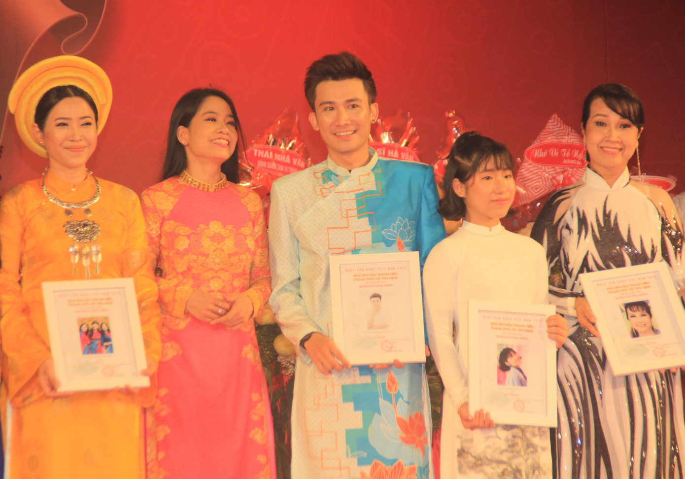 NSND Trần Hiếu, Ngọc Giàu và các thế hệ nghệ sỹ TPHCM tri ân tổ nghiệp sân khấu ảnh 14