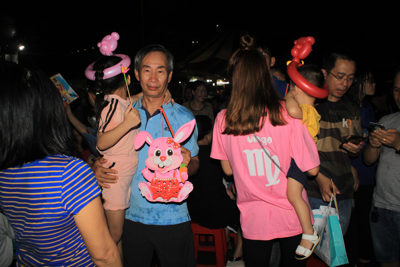 Mặc mưa lớn, 2.000 bạn nhỏ TPHCM đón trung thu trong tình thương ấm áp ảnh 7