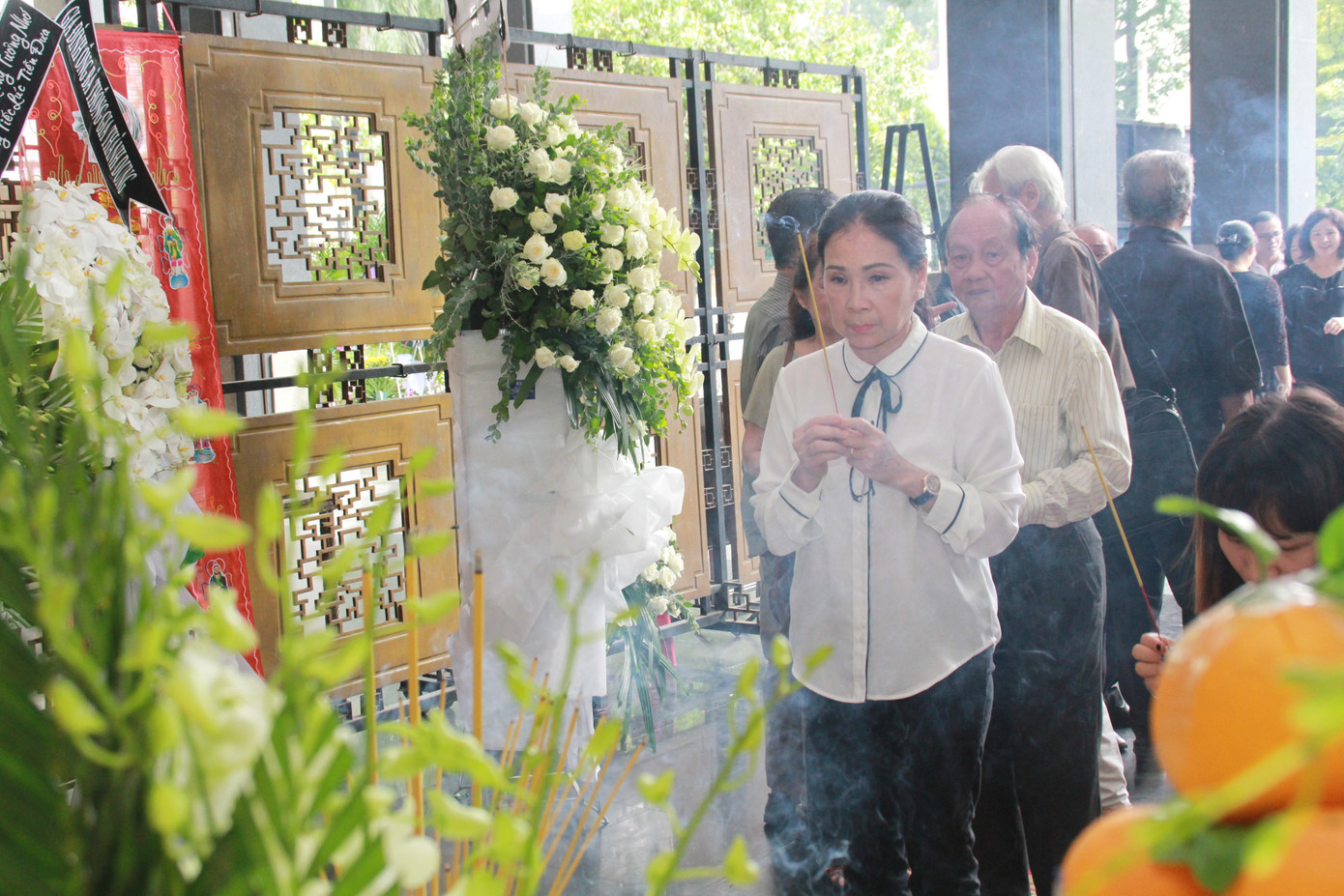 Nhiều nghệ sĩ gạo cội của sân khấu, điện ảnh đến viếng NSND Thế Anh ảnh 4