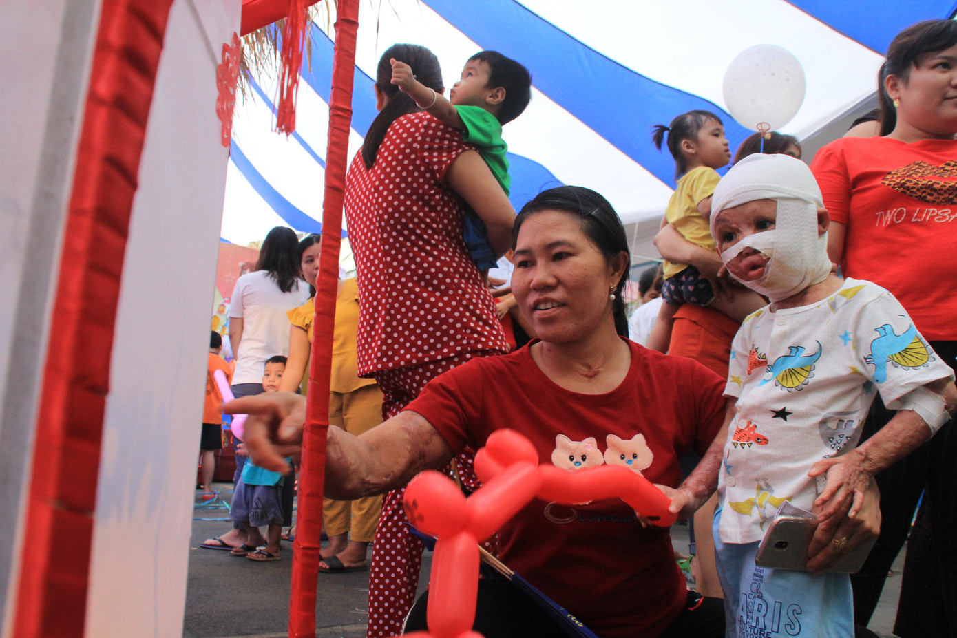 Niềm vui lan tỏa ở ngày hội Trung thu dành tặng bệnh nhi ảnh 8