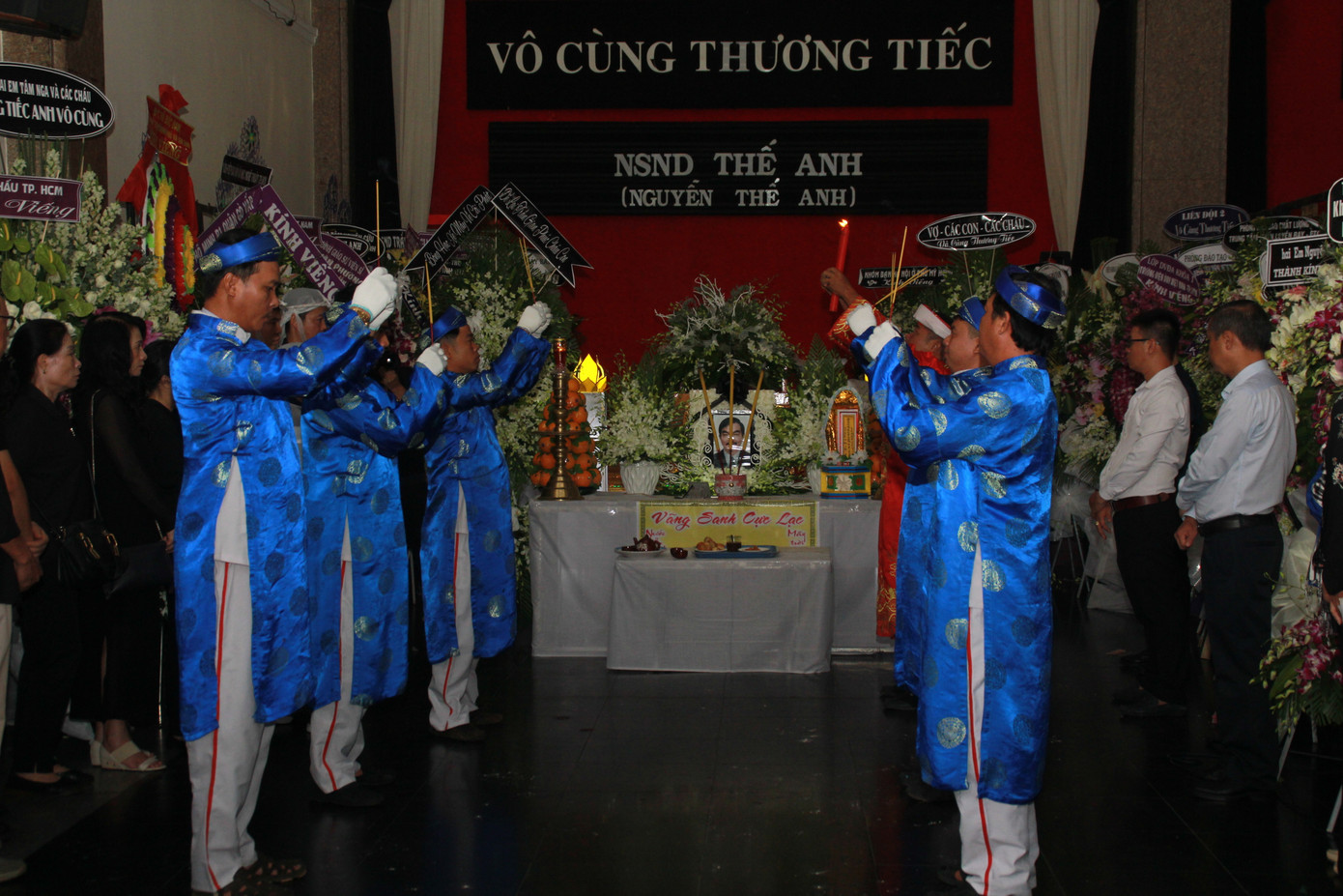 Đồng nghiệp và gia đình nghẹn lòng tiễn biệt 'Trung úy Phương' Thế Anh ảnh 9