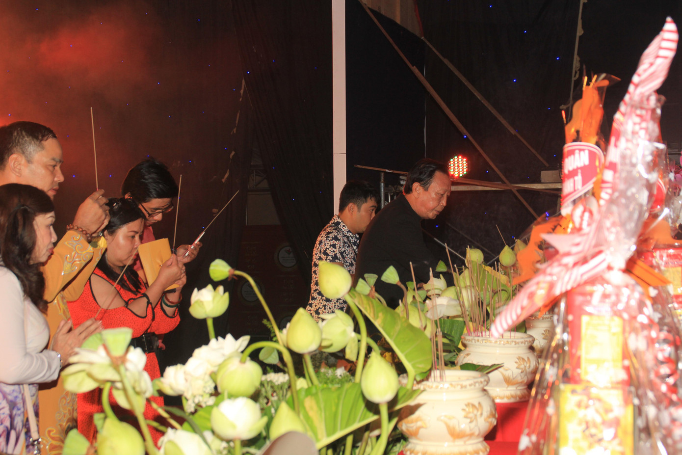 NSND Trần Hiếu, Ngọc Giàu và các thế hệ nghệ sỹ TPHCM tri ân tổ nghiệp sân khấu ảnh 10