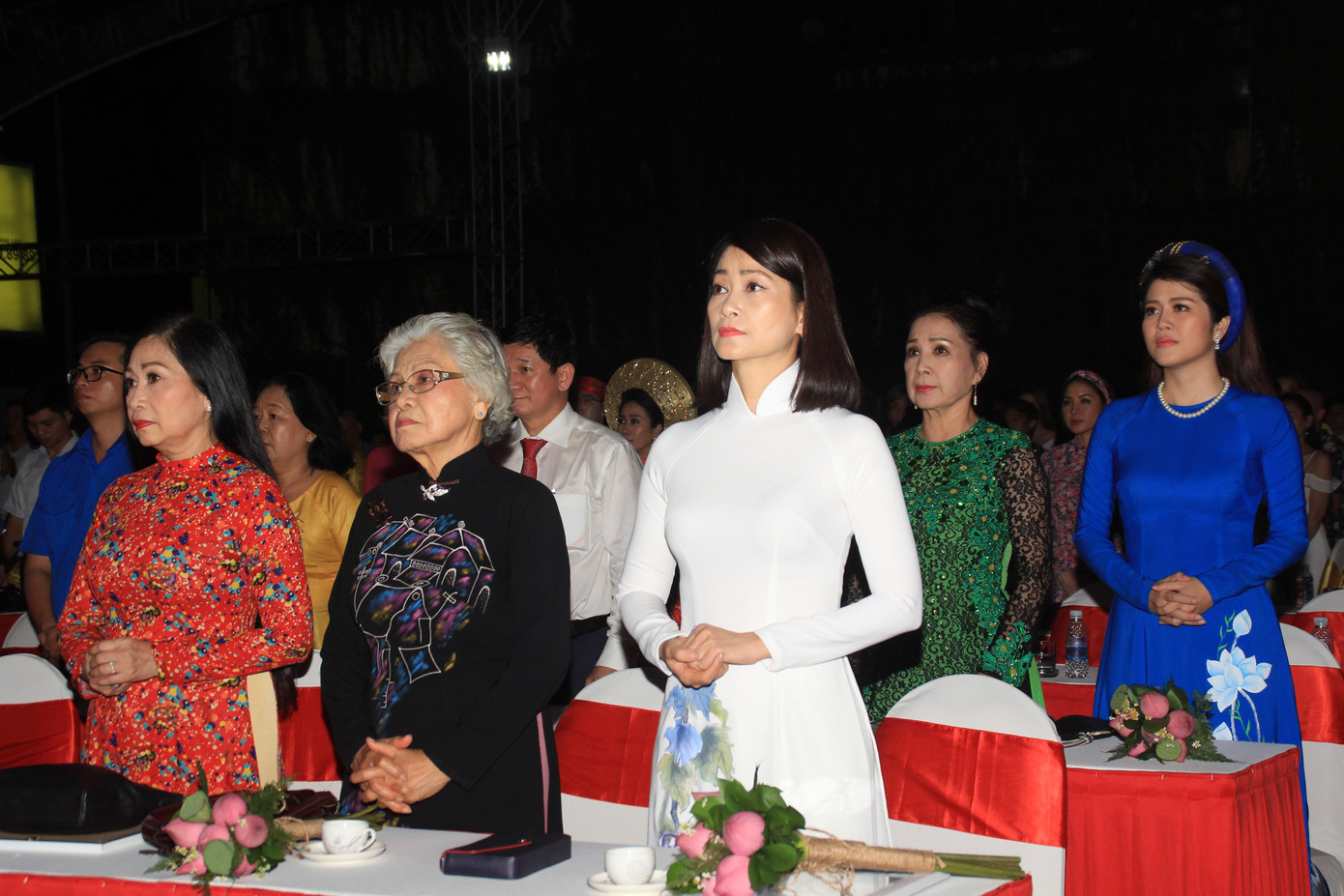 NSND Trần Hiếu, Ngọc Giàu và các thế hệ nghệ sỹ TPHCM tri ân tổ nghiệp sân khấu ảnh 5