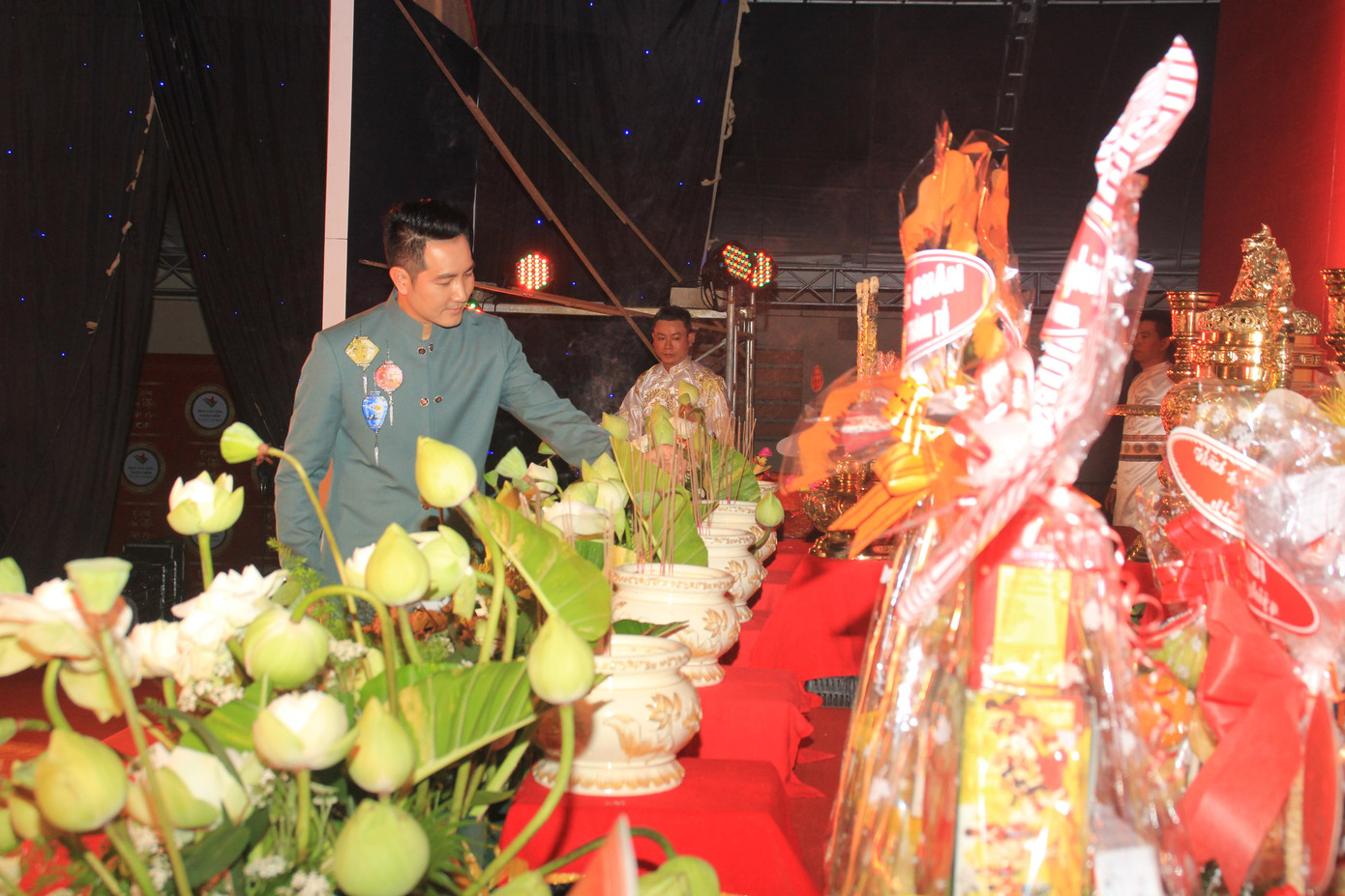 NSND Trần Hiếu, Ngọc Giàu và các thế hệ nghệ sỹ TPHCM tri ân tổ nghiệp sân khấu ảnh 11