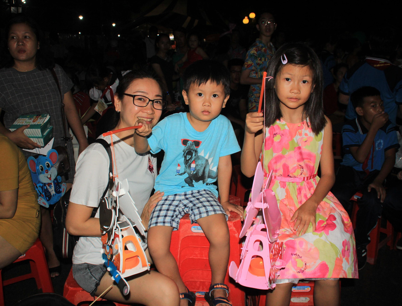 Mặc mưa lớn, 2.000 bạn nhỏ TPHCM đón trung thu trong tình thương ấm áp ảnh 6