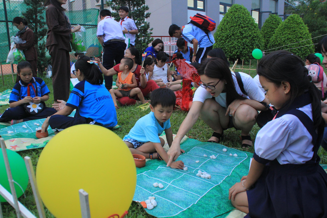 Mặc mưa lớn, 2.000 bạn nhỏ TPHCM đón trung thu trong tình thương ấm áp ảnh 13