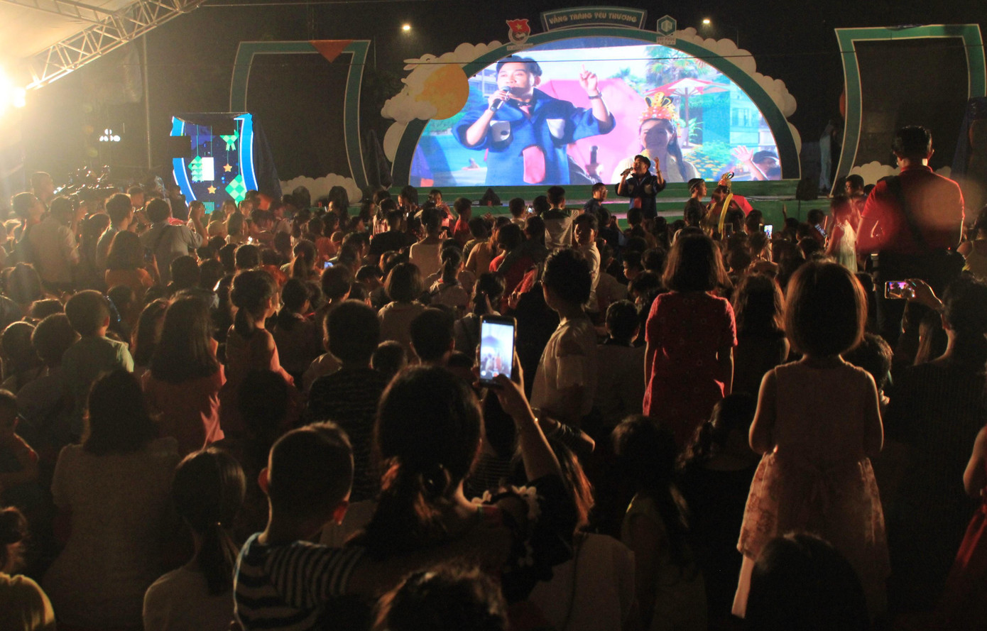 Mặc mưa lớn, 2.000 bạn nhỏ TPHCM đón trung thu trong tình thương ấm áp ảnh 4