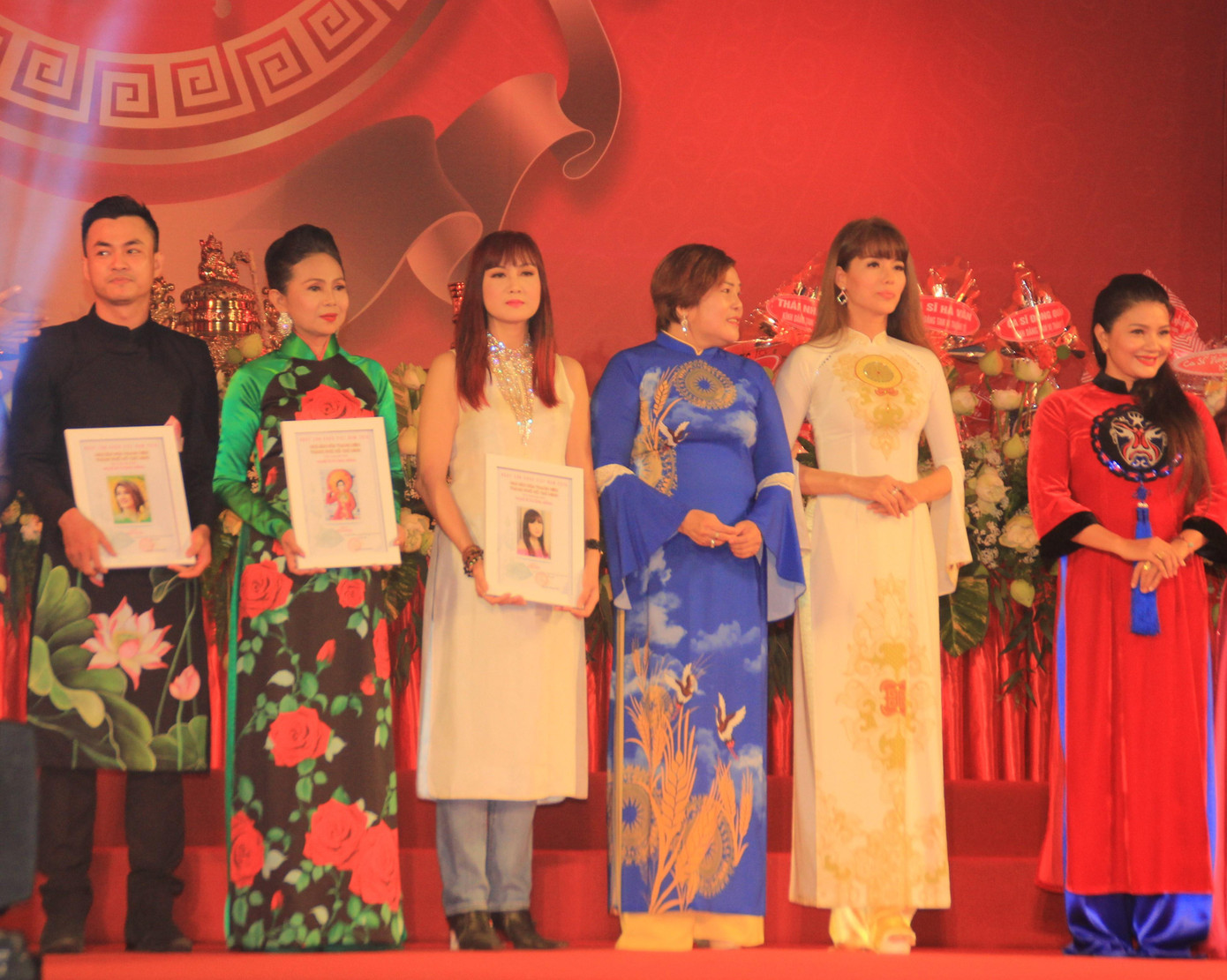 NSND Trần Hiếu, Ngọc Giàu và các thế hệ nghệ sỹ TPHCM tri ân tổ nghiệp sân khấu ảnh 13