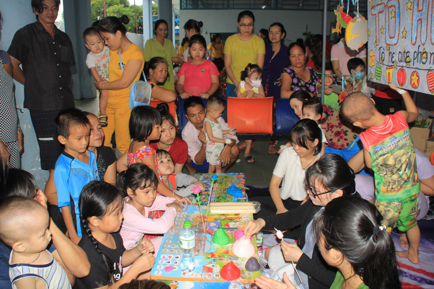 Niềm vui lan tỏa ở ngày hội Trung thu dành tặng bệnh nhi ảnh 2