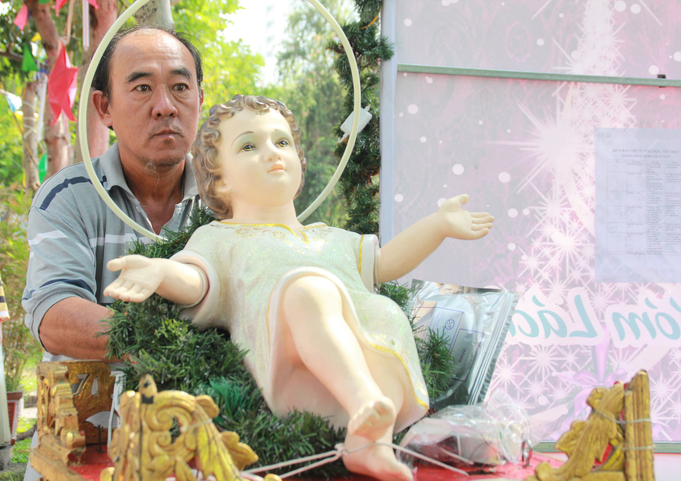 Người dân Hà Nội, TPHCM và nhiều thành phố đón Giáng sinh ảnh 56