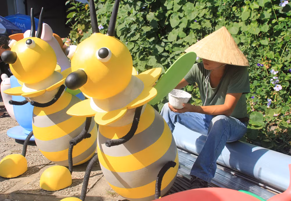 Nhìn gần các linh vật đường hoa Nguyễn Huệ trong giai đoạn tạo tác ảnh 7