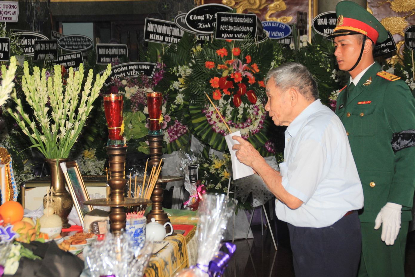 Lay động lời tưởng nhớ gửi Anh hùng phi công Nguyễn Văn Bảy ảnh 2