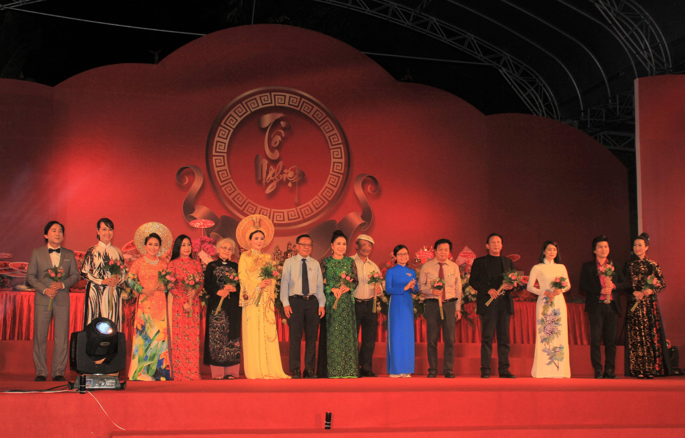 NSND Trần Hiếu, Ngọc Giàu và các thế hệ nghệ sỹ TPHCM tri ân tổ nghiệp sân khấu ảnh 12