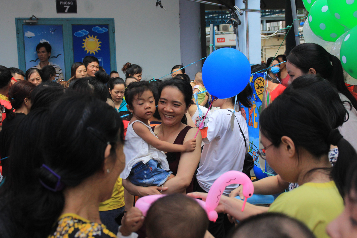 Niềm vui lan tỏa ở ngày hội Trung thu dành tặng bệnh nhi ảnh 3