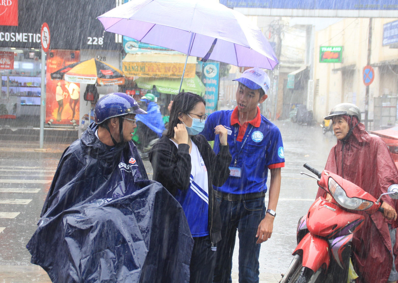 Bộ GD&ĐT họp báo nóng thi THPT 2019: Chưa thấy gian lận có tổ chức ảnh 43