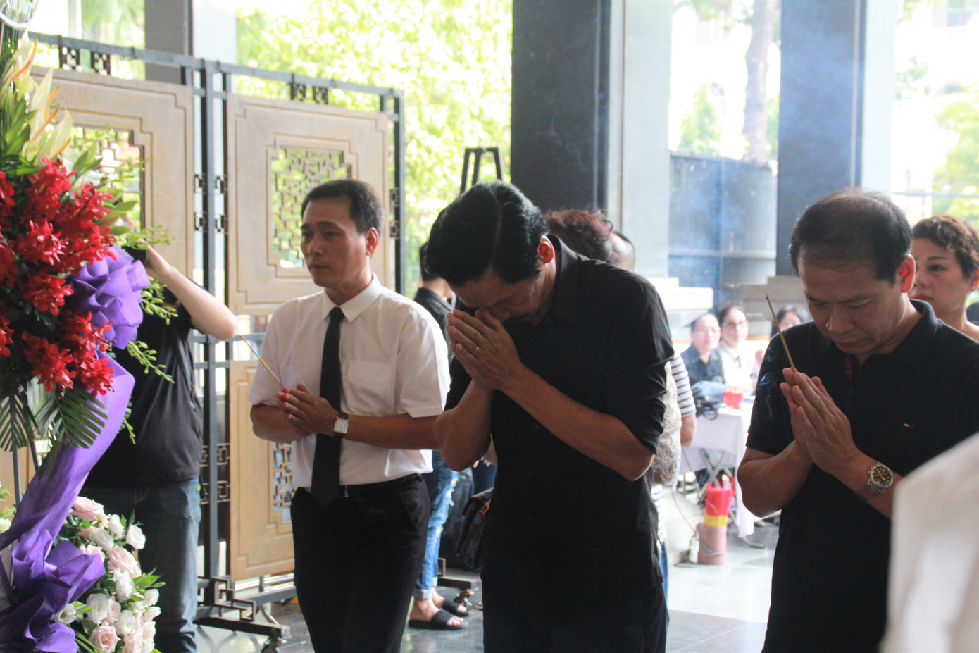 Nhiều nghệ sĩ gạo cội của sân khấu, điện ảnh đến viếng NSND Thế Anh ảnh 6