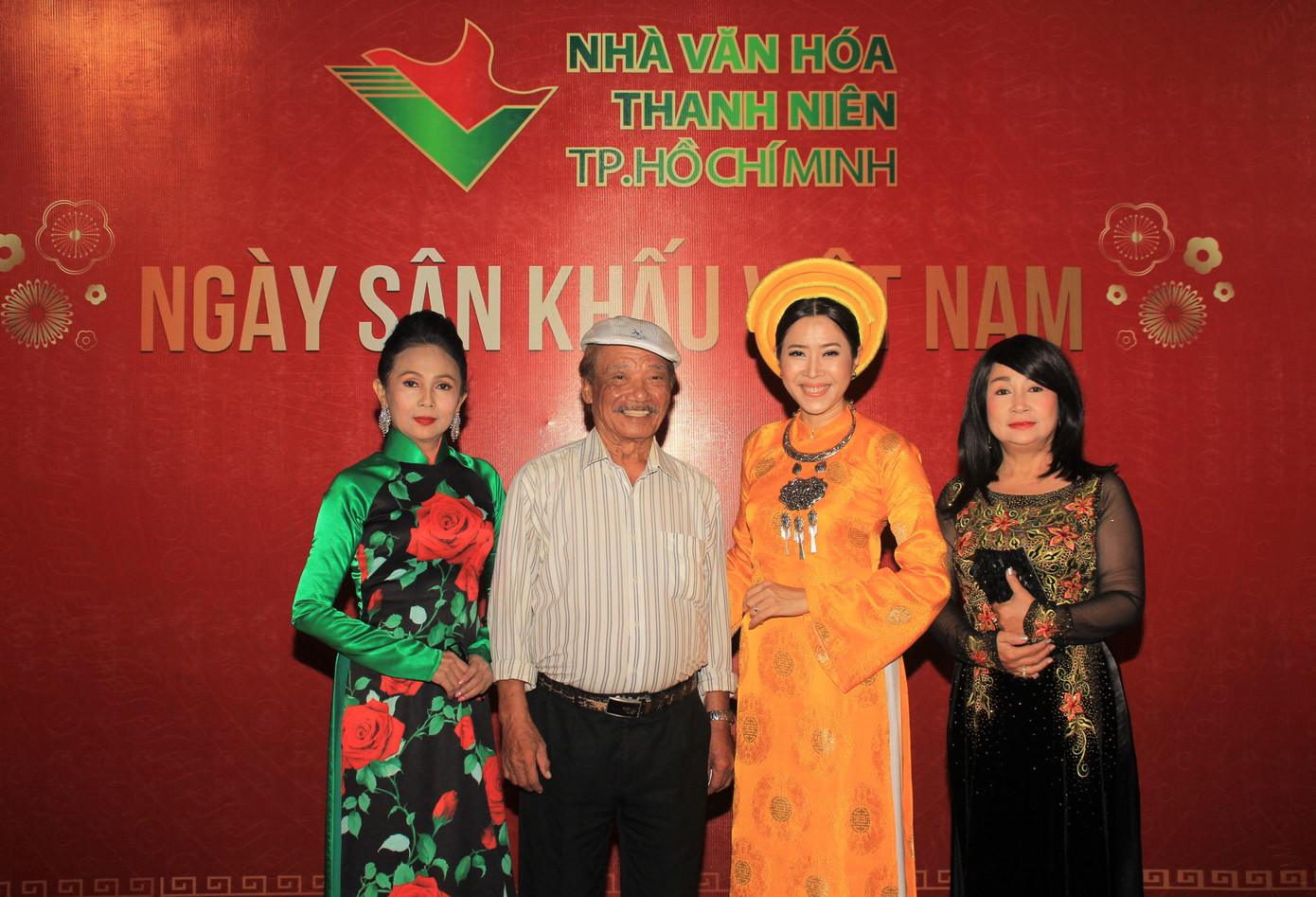 NSND Trần Hiếu, Ngọc Giàu và các thế hệ nghệ sỹ TPHCM tri ân tổ nghiệp sân khấu ảnh 19