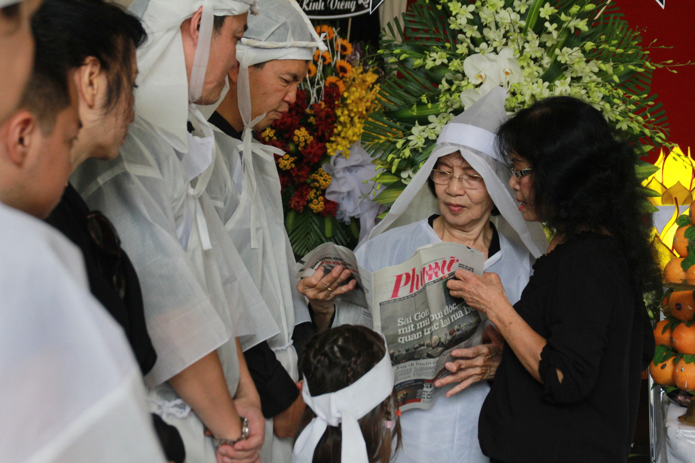 Nhiều nghệ sĩ gạo cội của sân khấu, điện ảnh đến viếng NSND Thế Anh ảnh 10