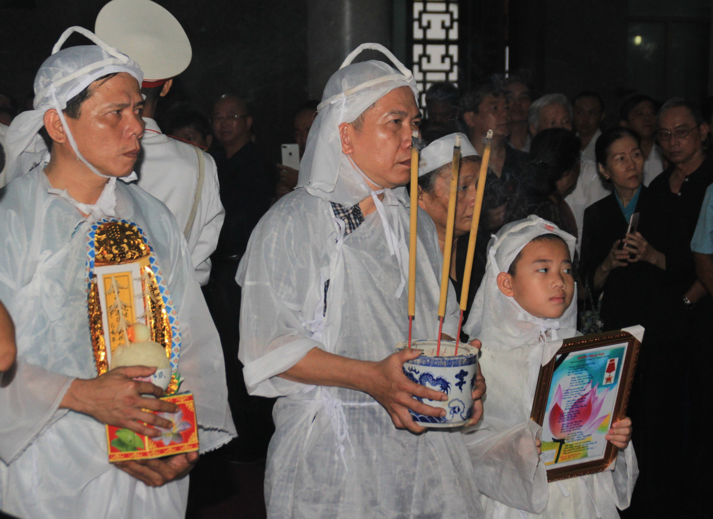 Tiễn đưa linh cữu Anh hùng phi công Nguyễn Văn Bảy về quê nhà ảnh 1