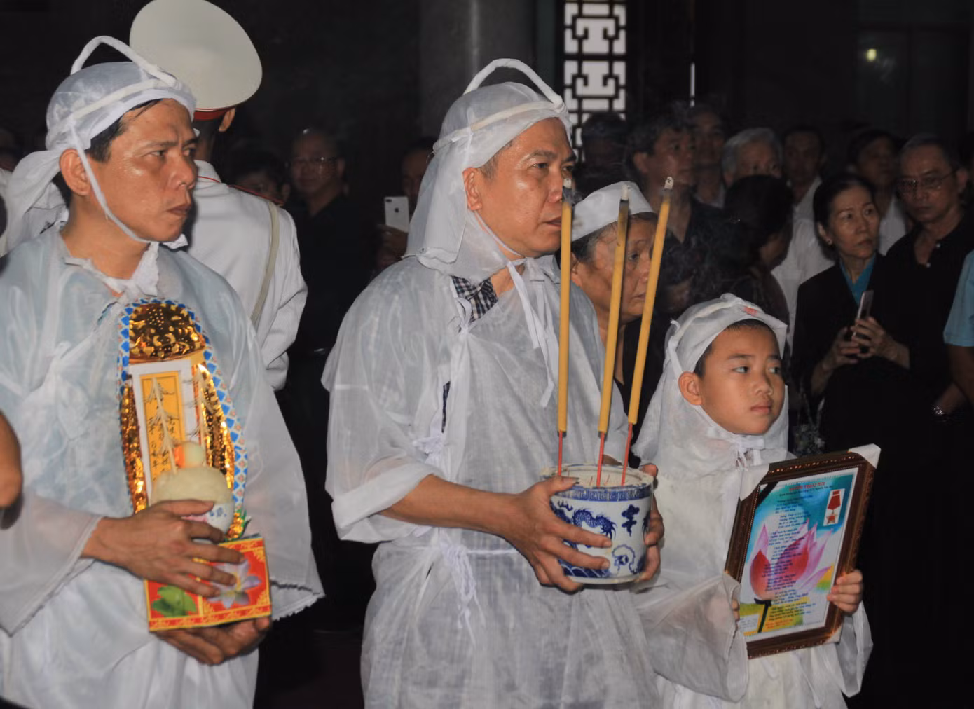 Tiễn đưa linh cữu Anh hùng phi công Nguyễn Văn Bảy về quê nhà ảnh 1