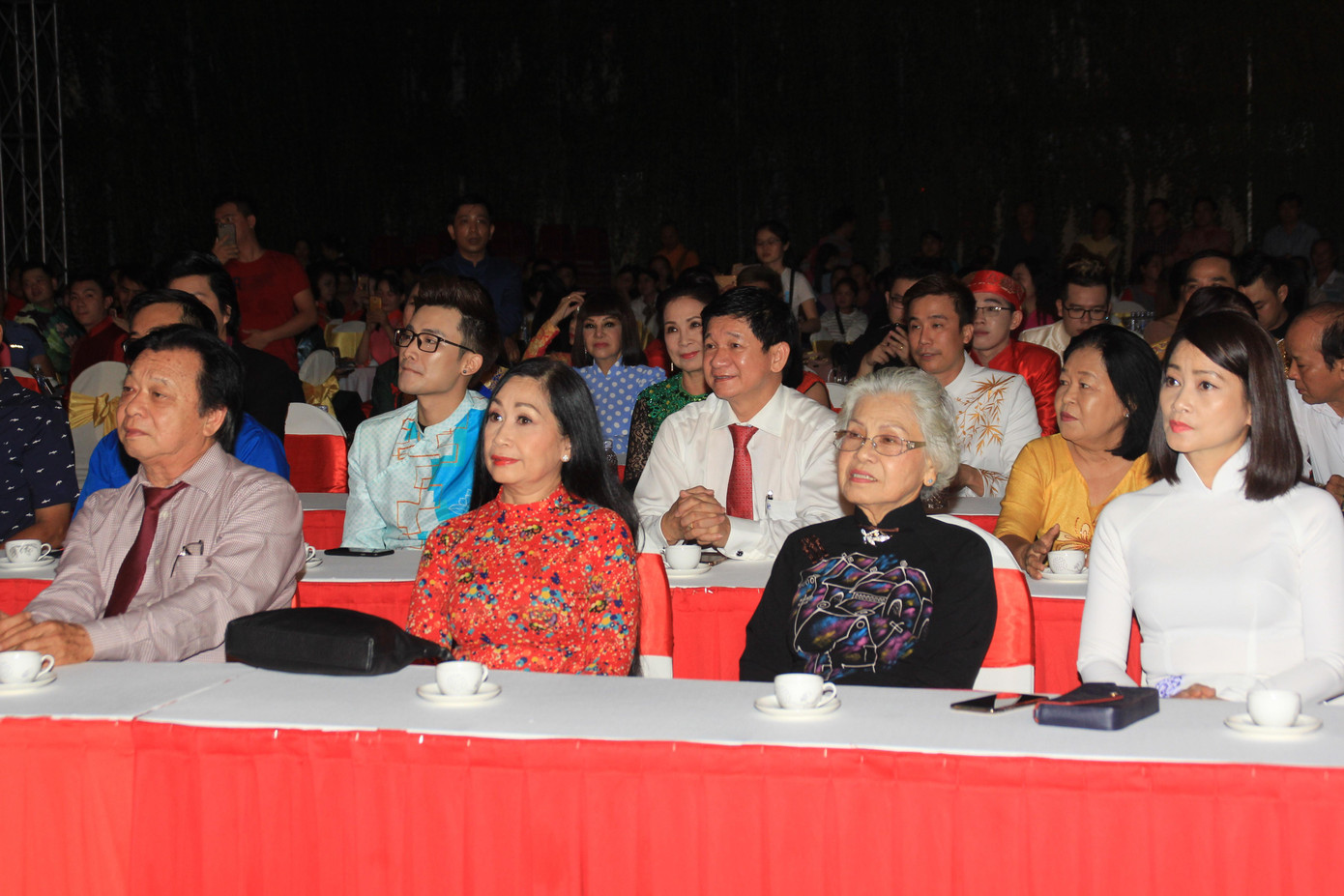 NSND Trần Hiếu, Ngọc Giàu và các thế hệ nghệ sỹ TPHCM tri ân tổ nghiệp sân khấu ảnh 4