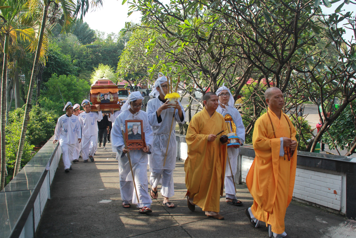 Thương tiếc tiễn đưa nghệ sỹ saxophone Xuân Hiếu về nơi an nghỉ cuối cùng ảnh 1