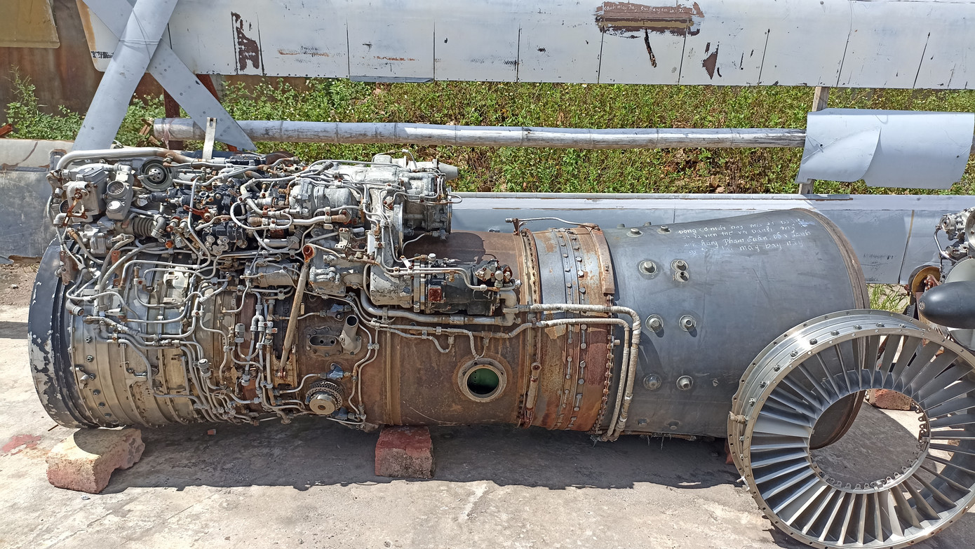 Động cơ của MiG-21 sót lại thời kháng chiến chống Mỹ cũng được sưu tầm.