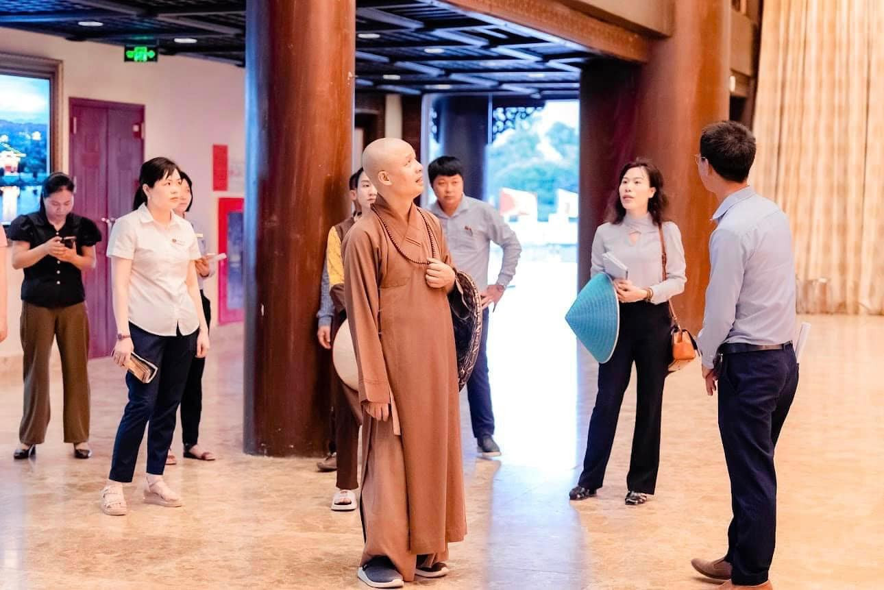 Ban Tổ chức kiểm tra chốn ở.