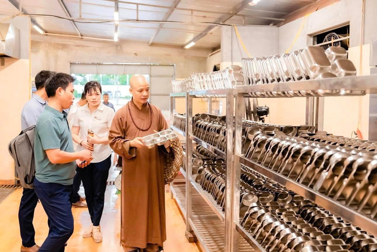 Ban Tổ chức kiểm tra nơi ăn.