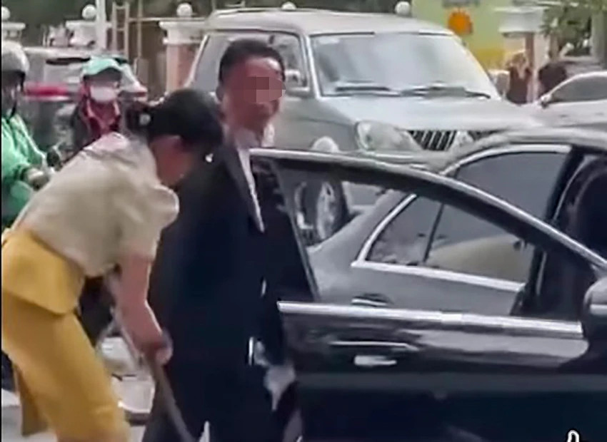 Người đàn ông dùng kiếm đe dọa nhân viên đô thị tại TP Nha Trang