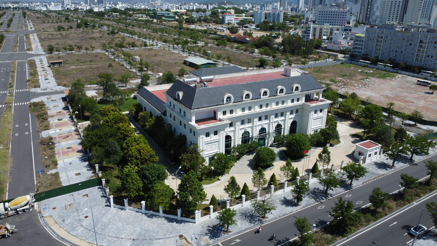 Đến nay, cả ba dự án BT đều chưa hoàn thành, chưa được quyết toán nhưng phần lớn đất sân bay Nha Trang cũ đã bị Tập đoàn Phúc Sơn công khai phân lô, bán nền từ lâu.