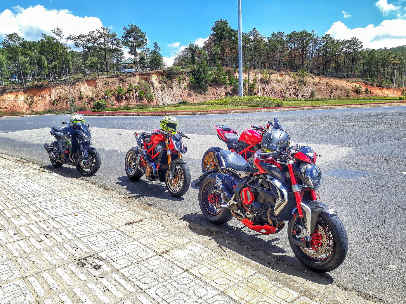 Xe mô tô phân khối lớn. Ảnh: Minh họa. Xe mô tô phân khối lớn. Ảnh: Minh họa.