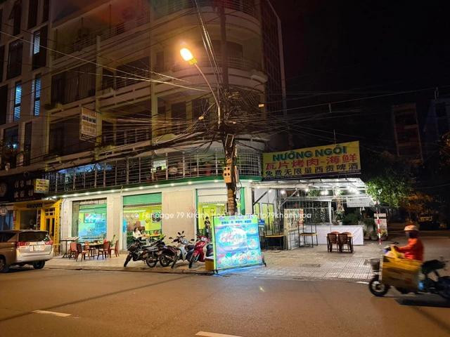 Nhà hàng Aroma Beach vẫn mở cửa hoạt động vào đêm 5/2.