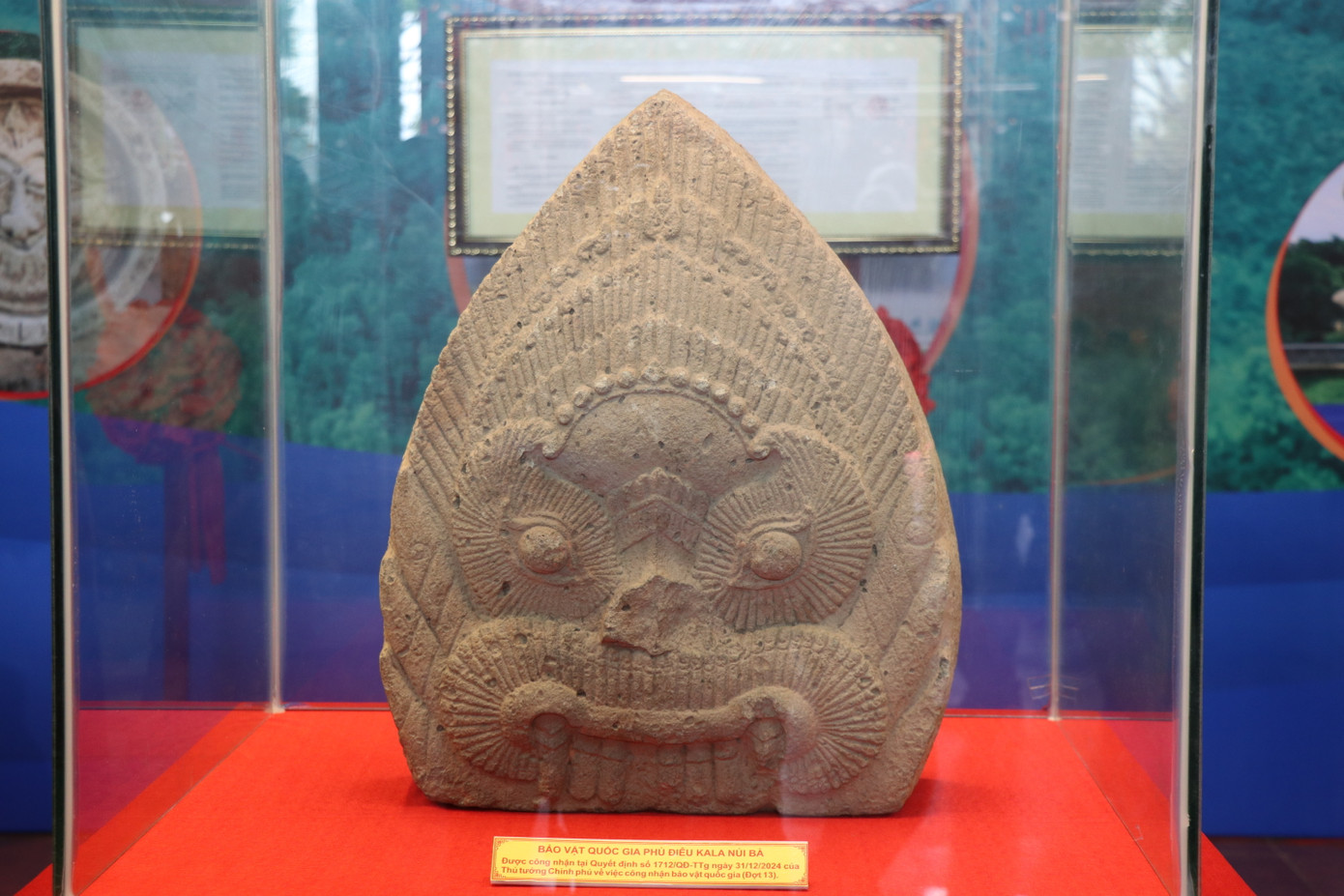 Phù điêu KaLa Núi Bà đang được trưng bày tại Bảo tàng Phú Yên.