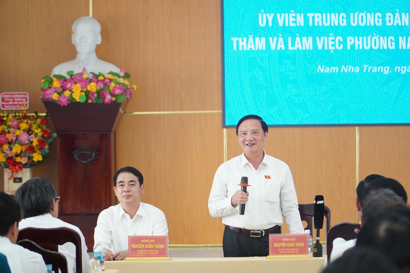 Phó Chủ tịch Thường trực Quốc hội Nguyễn Khắc Định kiểm tra tại phường Nam Nha Trang.