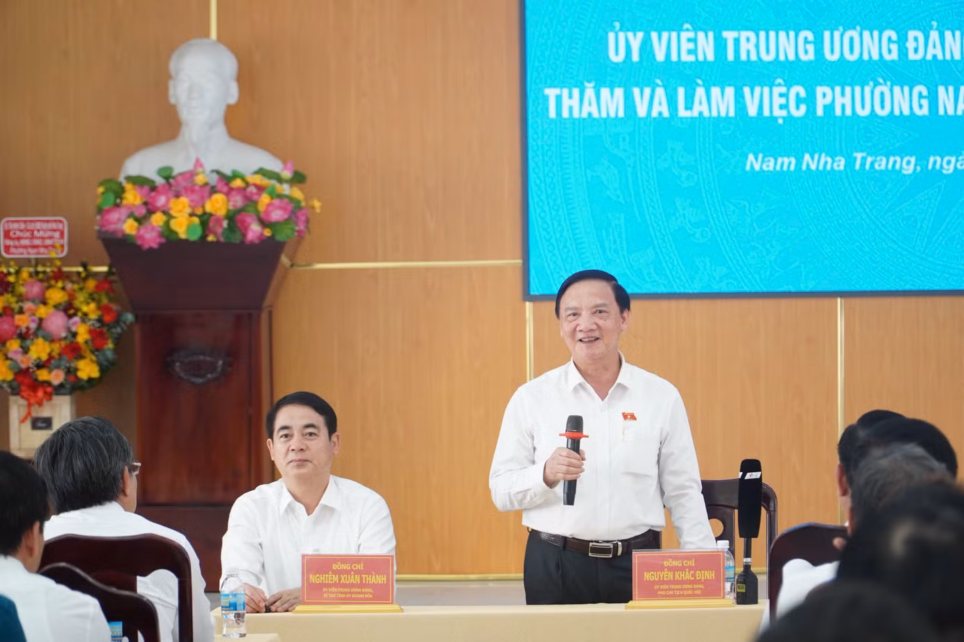 Phó Chủ tịch Thường trực Quốc hội Nguyễn Khắc Định kiểm tra tại phường Nam Nha Trang.
